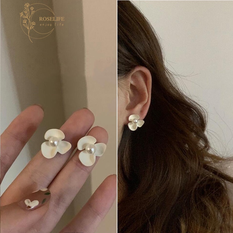 Roselife Korea Retro Putih Mutiara Bunga Stud Anting Untuk Wanita Gadis Vintage Bunga Earring Hypoallergenic Telinga Perhiasan Aksesoris