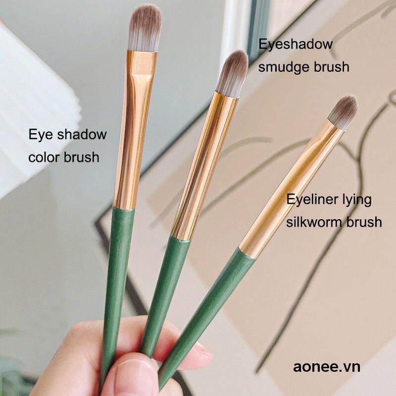 3pcs Kuas Makeup Eye Shadow Plastik Hijau/Kuas Ulat Sutra Rebahan Lembut Dan Tahan Lama