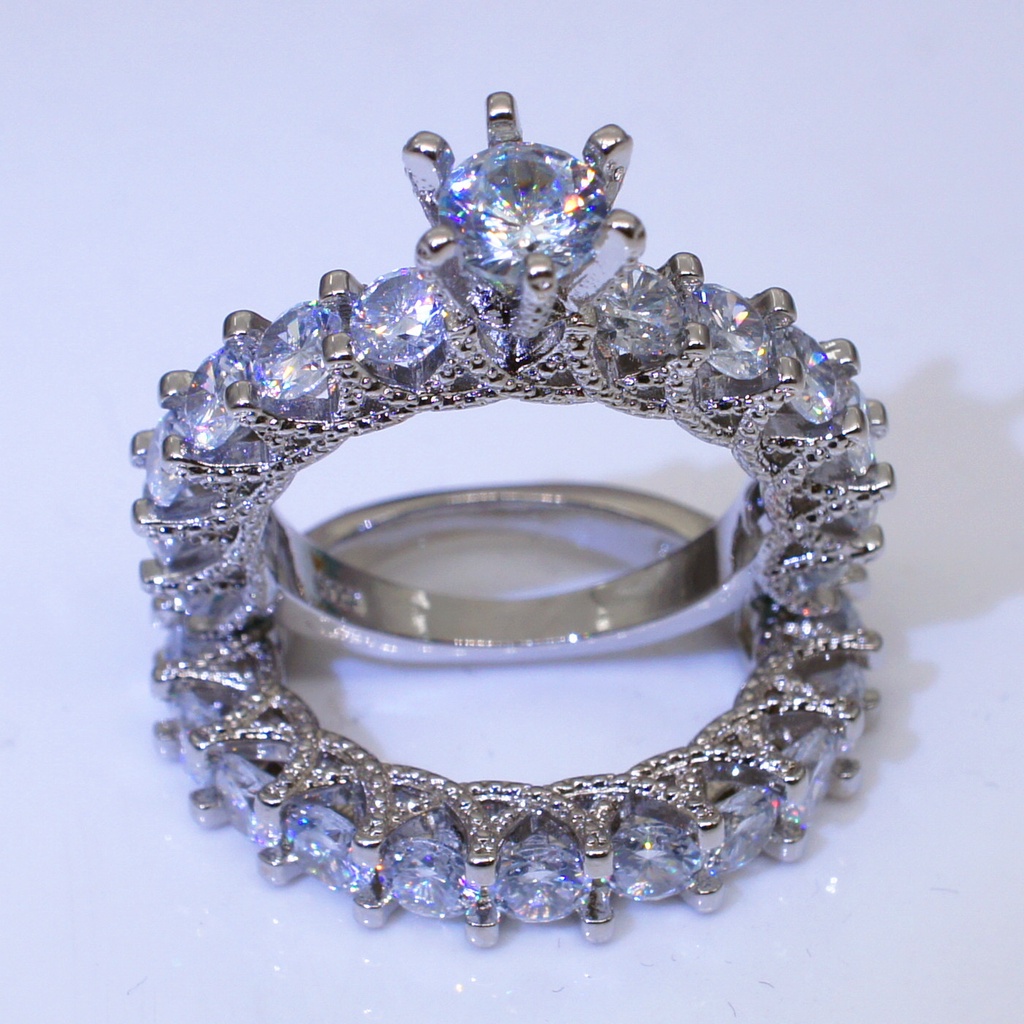 Goldkingdom Aksesoris Perhiasan Fashion Ready Stock Cincin Zirkon Delapan Hati-Delapan-arrow Baru, Yang Merupakan Cincin Pertunangan Berlian Bulat Klasik Di Eropa Dan Amerika.