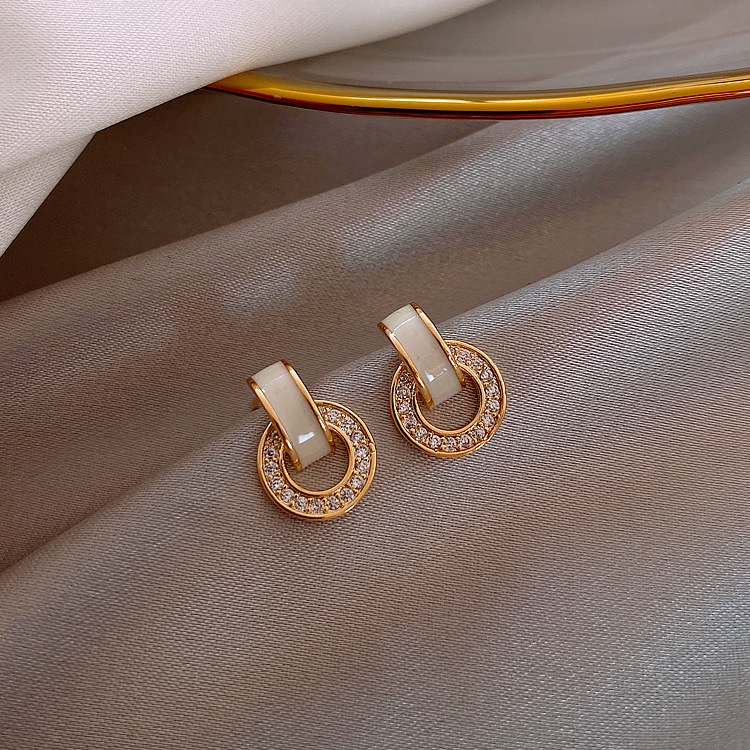Anting Tusuk Emas Halus Bertatahkan Berlian Simple Bulat Serbaguna Gaya Untuk Wanita