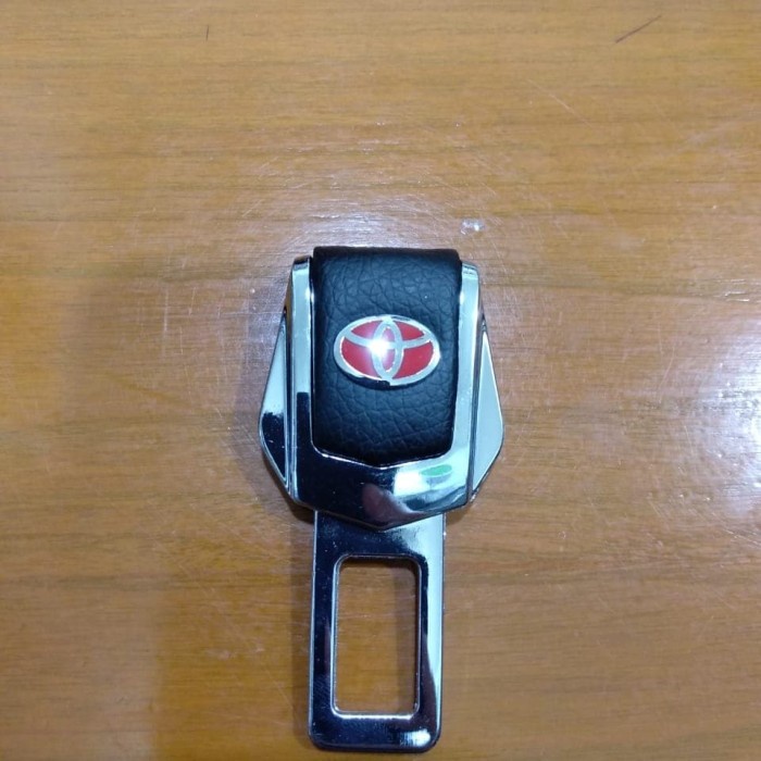colokan seat belt / safety belt logo toyota kulit mobil Rush