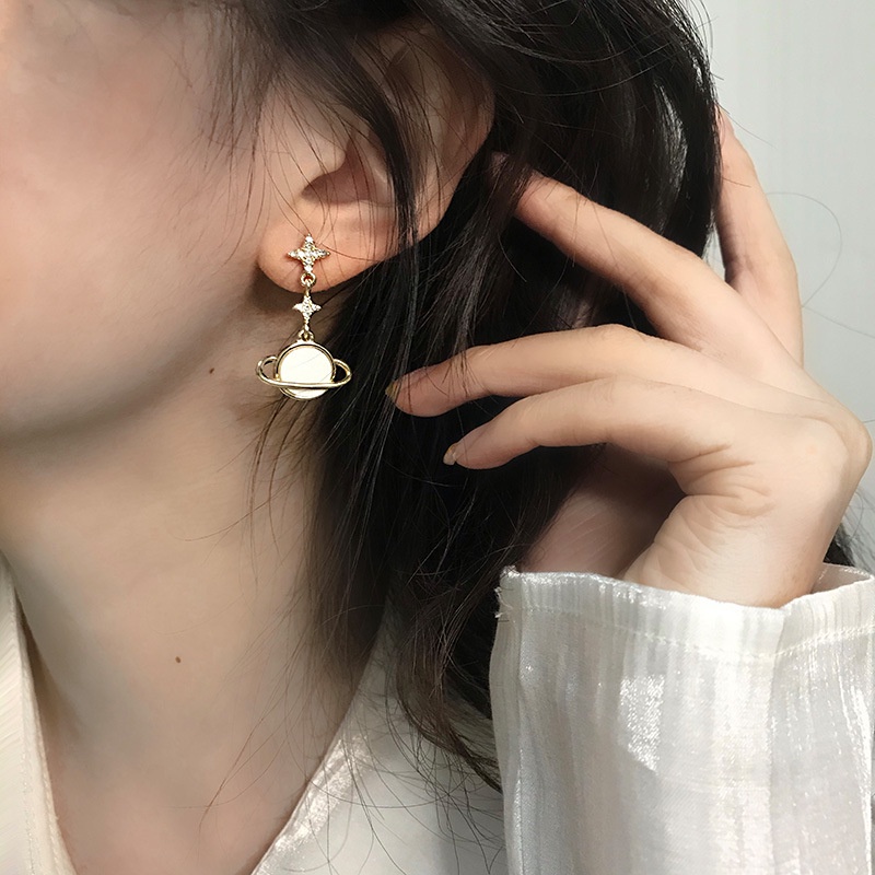 Tahun Gaya Baru Anting Planet Trendi High-End Merasa Gaya Keren Influencer Elegan Versi Korea Anting Berkelas Sederhana