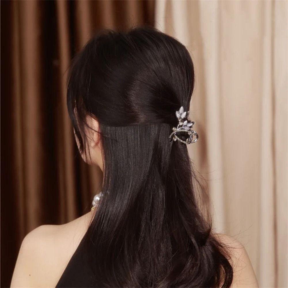 Mxbeauty Cherry Hair Clip Retro Vintage Bunga Rambut Sanggul Tetap Klip Elegan Hiu Grab Clip Small Hair Claw