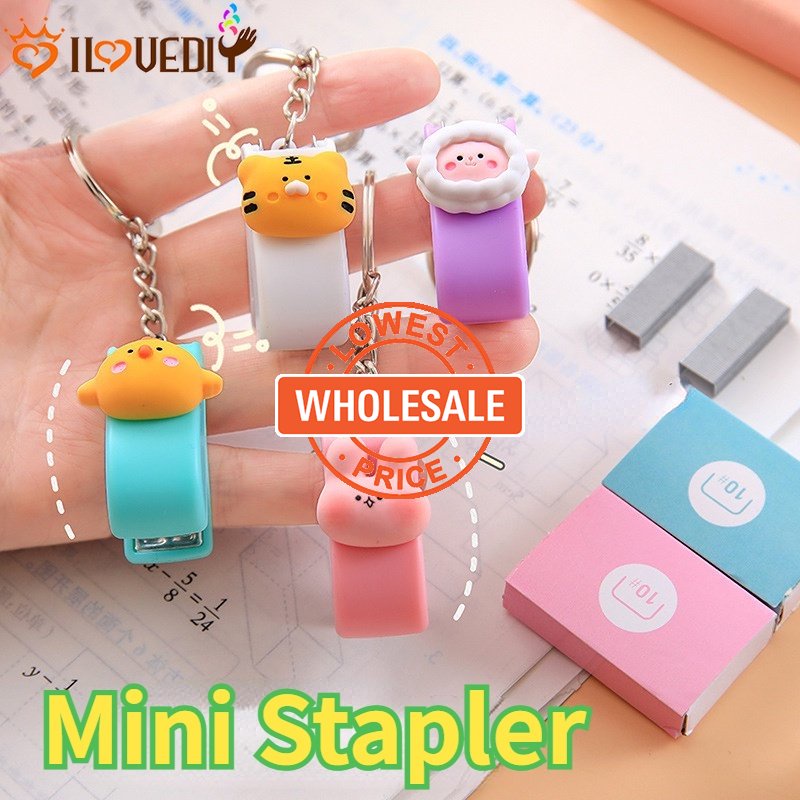 [Harga Grosir] Candy Color Stationery Gantungan Kunci Pesona Kantor Siswa Stapler Kertas Kartun Mini Stapler Dengan Gantungan Kunci Lucu Liontin Kecil Stapler Test Paper Pengikat Dokumen