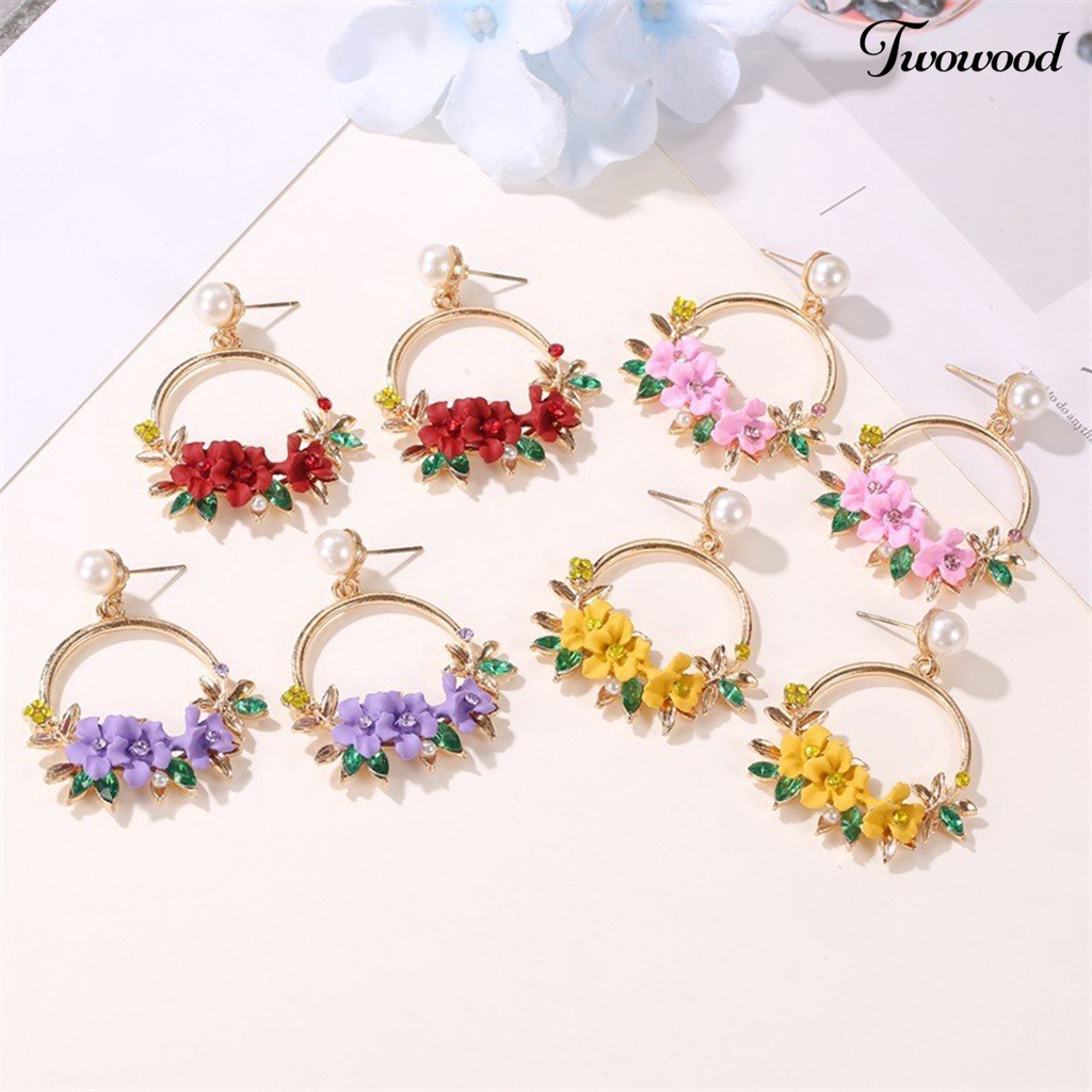 Twowood 1pasang Drop Earrings Bulat Lingkaran Temperamen Berlian Imitasi Mengkilap Hias Mutiara Imitasi Hias Hadiah Wanita Lucu Bunga Liontin Stud Earrings Perhiasan Untuk Pakaian Sehari-Hari