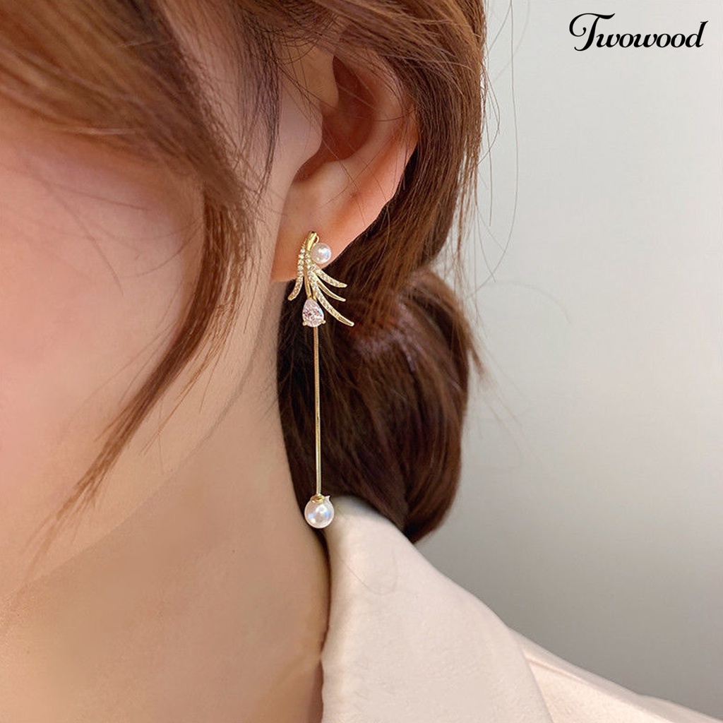 Twowood 1pasang Anting Panjang Eye-catching Maple Leaf Electroplating Geometris Mutiara Imitasi Dekorasi Tahan Luntur Fashion Cubic Zirconia Rumbai Anting-Anting Aksesoris Pakaian