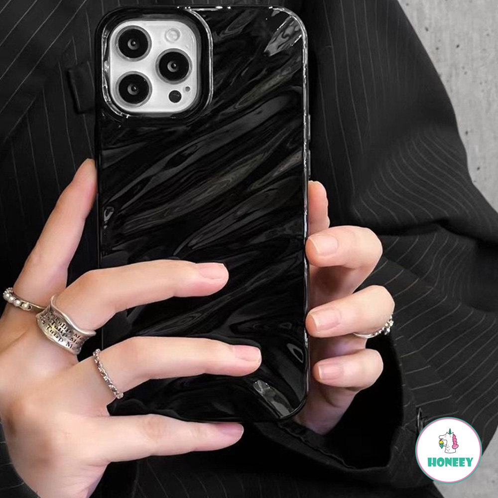 IPHONE Ins Style Casing Ponsel Lipit Hitam Kompatibel Untuk Iphone11 12 13 14 Promax X Xs Max Xr Casing TPU Lembut Samping Shockproof Minimalis