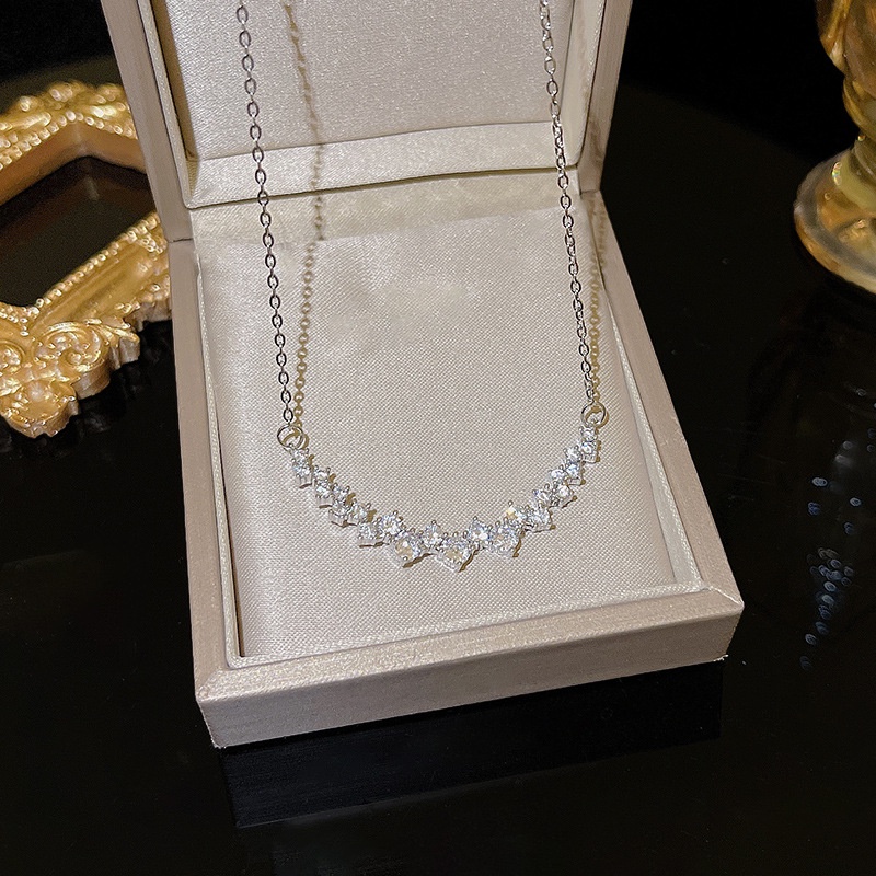 Populer Kalung Mutiara Untuk Wanita Rasa Tinggi Liontin Kupu-Kupu Baja Titanium Choker Necklaces Collection