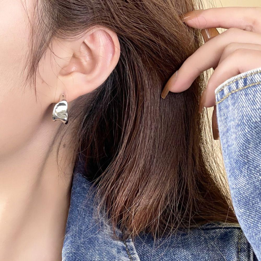 Mxbeauty Anting Tekstur Logam Trendi Menawan Mewah Punk Temperamen Sederhana Wanita Ear Stud