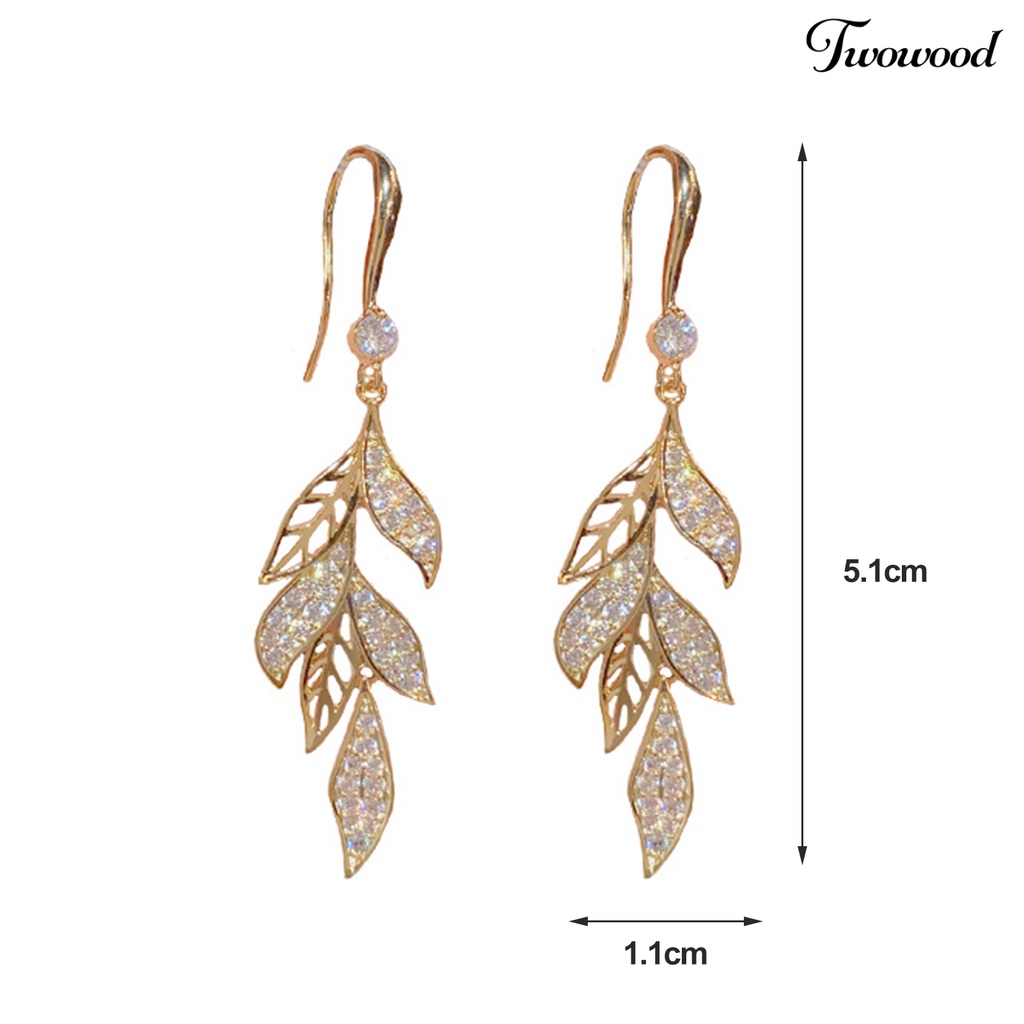 Twowood 1pasang Anting Kait Dainty Elegan Temperamen Golden Bling Berlian Imitasi Berongga Daun Menjuntai Anting Perhiasan Aksesoris