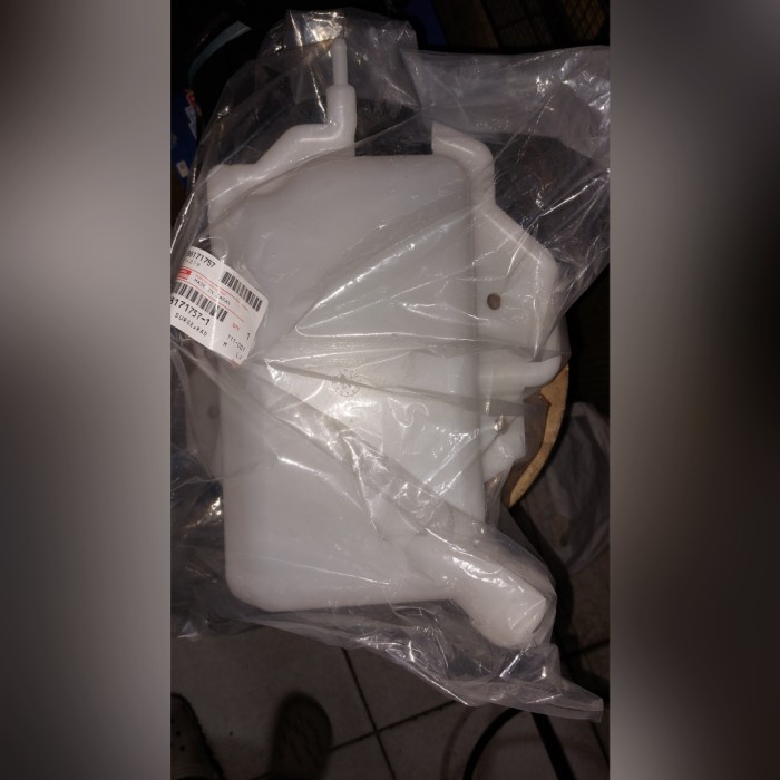 Tabung Air Radiator Tabung Cadangan Air Radiator GIGA FVR FTR ISUZU