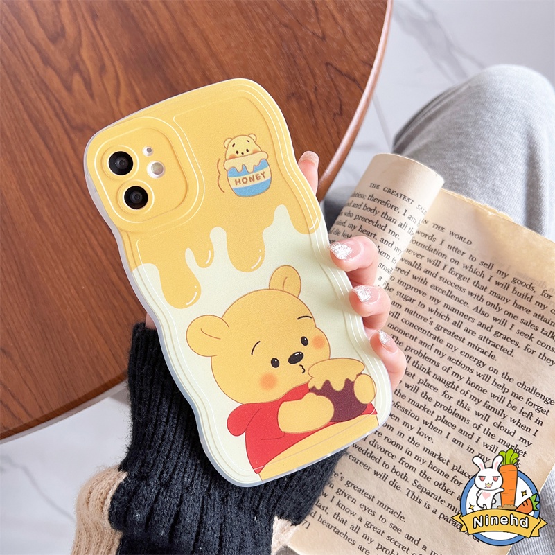 IPHONE Casing Kompatibel Untuk Iphone14 13 12 11 Pro Max X Xr Xs Max8 7 6 6s Plus SE 2020 Fashion Kartun Beruang Cream Phone Case Lensa Anti Gores Bergelombang Tepi Silicone Case Cover Pelindung