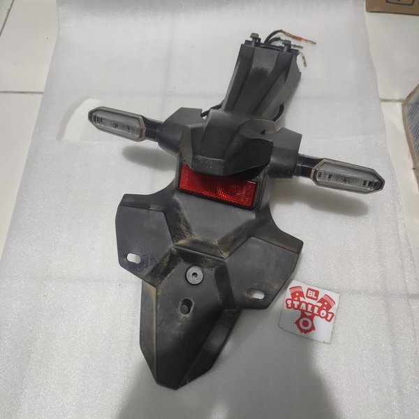 Spakbor belakang slebor CBR 150 R LED K45 asli original komplit sein