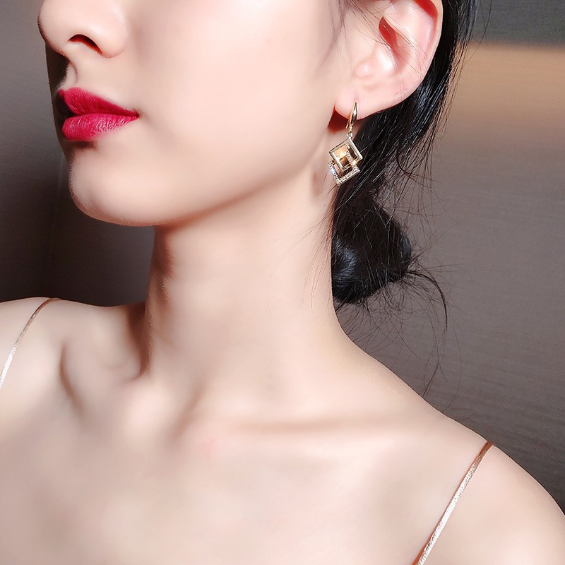 Korea Fashion Geometris Berlian Berlian Anting Wanita Square Diamond Sederhana Liontin Anting Premium Perhiasan Hadiah