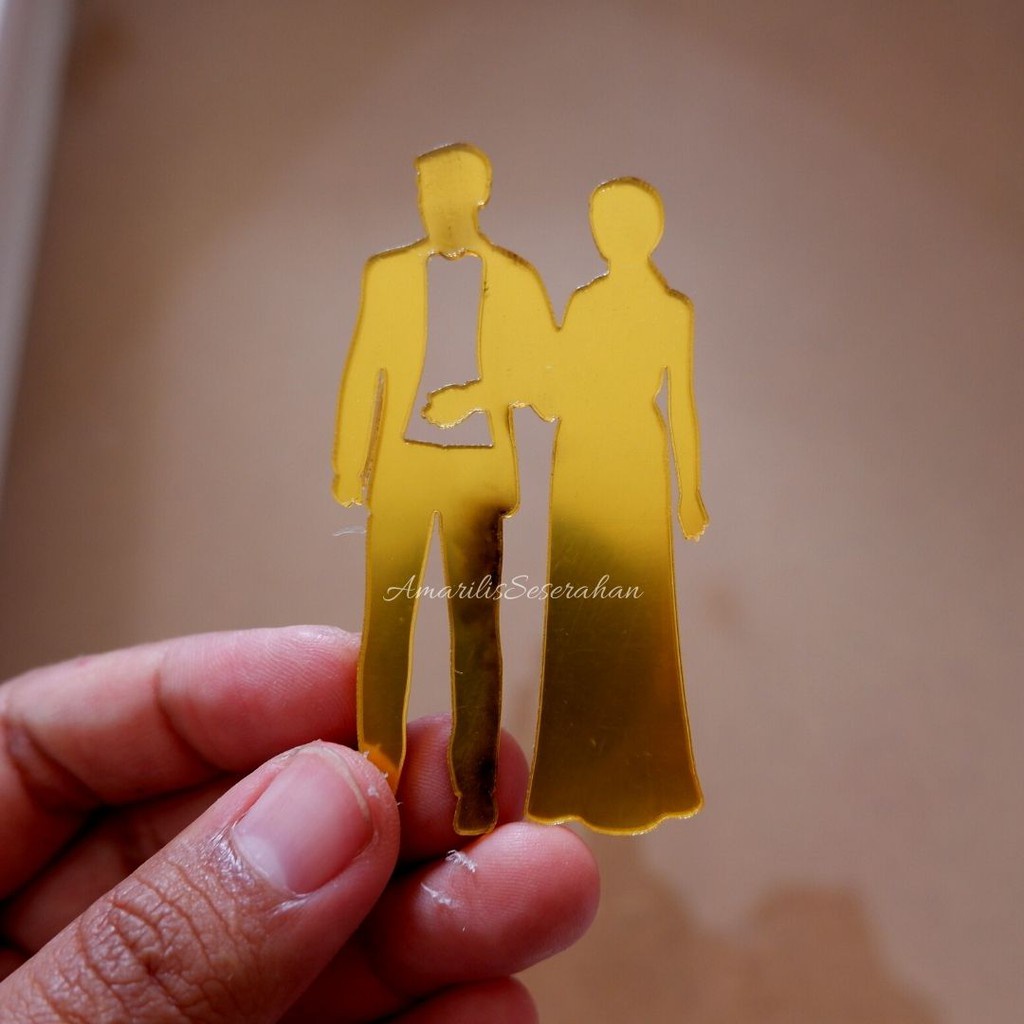 Siluet Couple Akrilik Gold Type 2 Siluet Couple Akrilik Gold Type 2 Dekorasi Hiasan Bahan Mahar