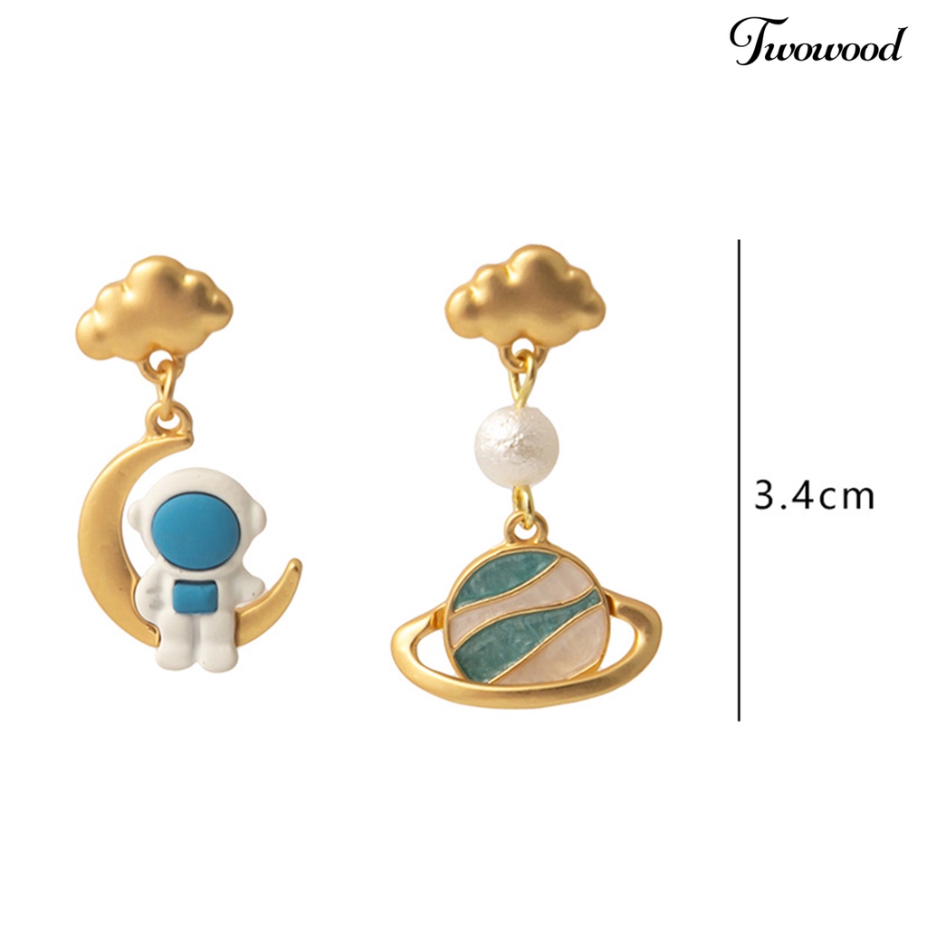 Twowood 1pasang Anting Pejantan Kartun Tiga Dimensi Asimetris Geometris Electroplating Hias Perhiasan Hadiah Wanita Lucu 3D Astronot Planet Moon Pendant Earrings