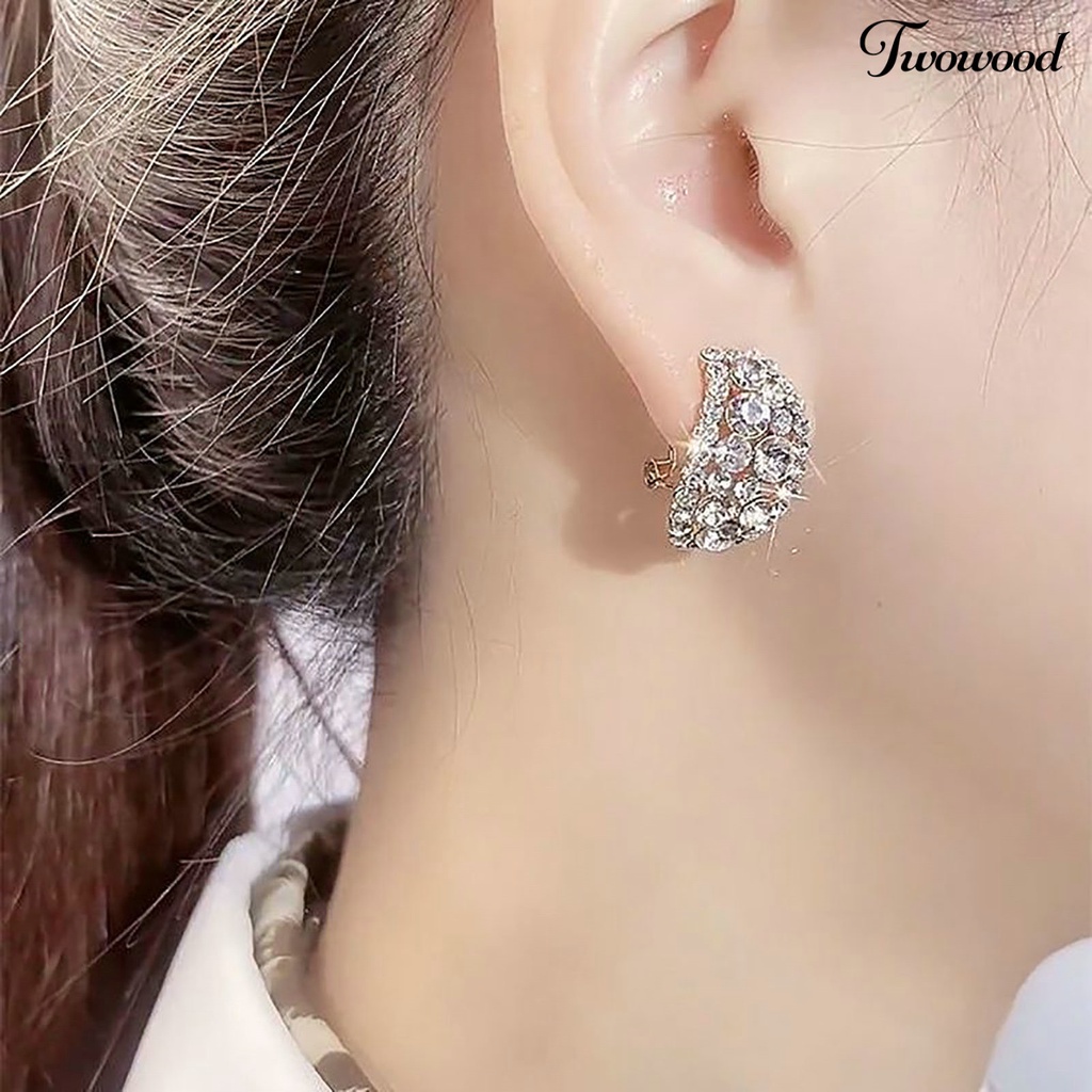 Twowood 1pasang Anting Pejantan Temperamen Mengkilap Elegan Geometris Berkilau Berdan Hadiah Valentine Wanita Kristal Imitasi Menjuntai Anting Perhiasan Pernikahan Aksesori Fashion