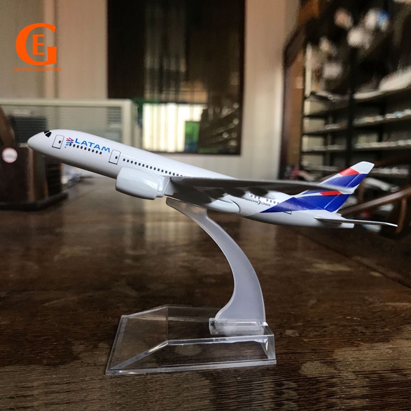 LATAM Airlines Boeing 787 Aircraft Model South America B787 Alloy Diecast Airplane Plane Aviation Collection