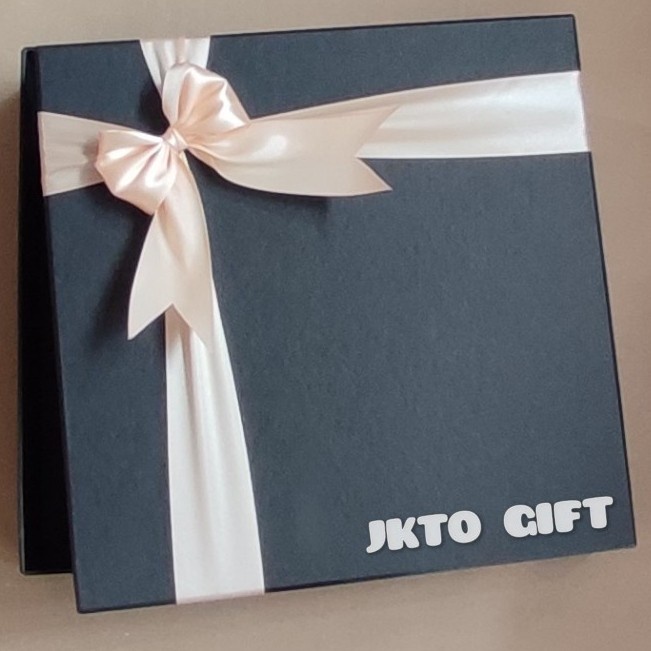 

⭐BISA COD⭐ Kotak Kado/Gift Box Ukuran 32,5x32,5x10 Cm
