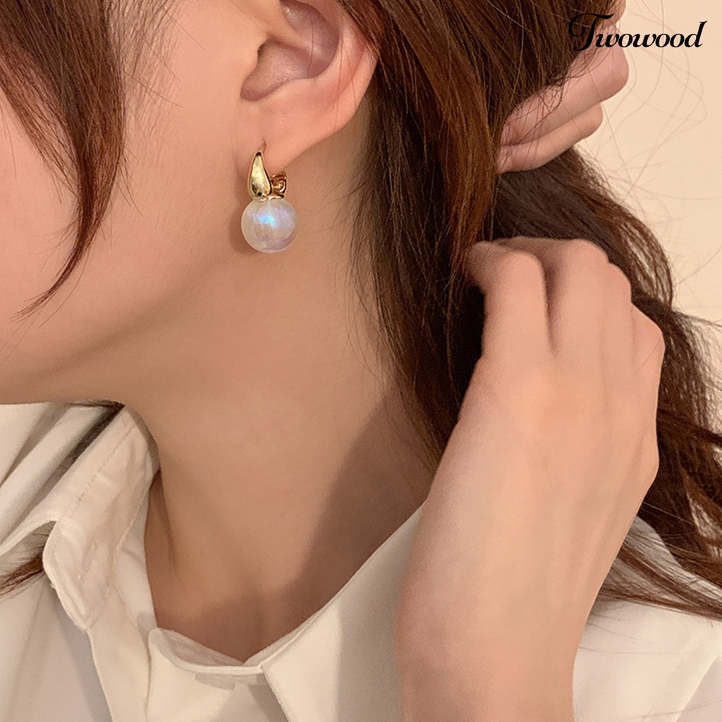 Twowood 1pasang Anting Pejantan Temperamen Geometris Vintage Gaya Hong Kong High Gloss Hias Elegan Faux Pearl Hoop Earrings Aksesoris Wanita