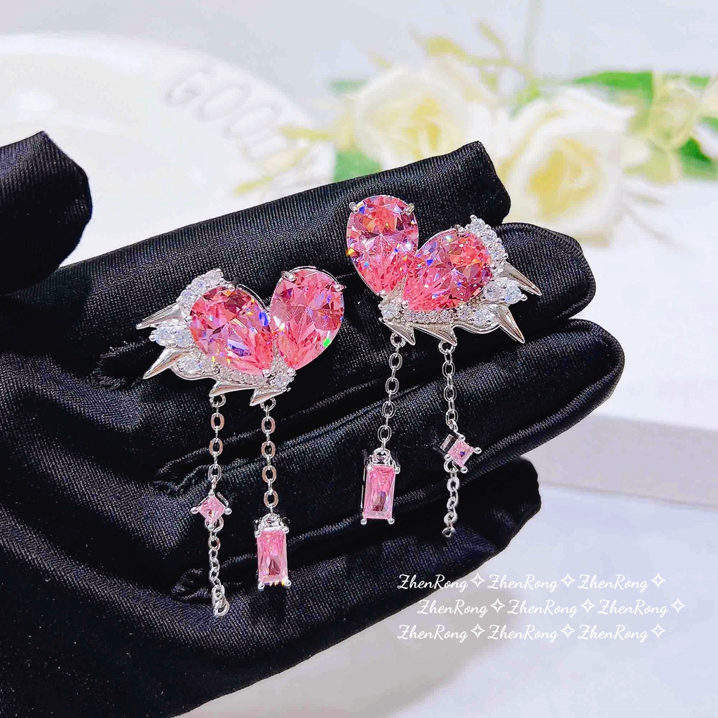 Goldkingdom Aksesoris Perhiasan Fashion Ready Stock Cahaya Mewah Industri Berat Peach Pink Cinta Anting Rumbai Rasa Senior Desain Niche Berlian Merah Muda Telinga Perempuan