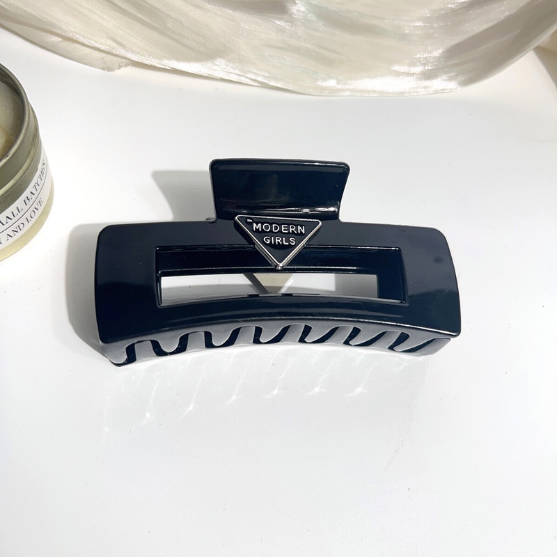 Huruf Segitiga Ambil Centang Hiu Klip