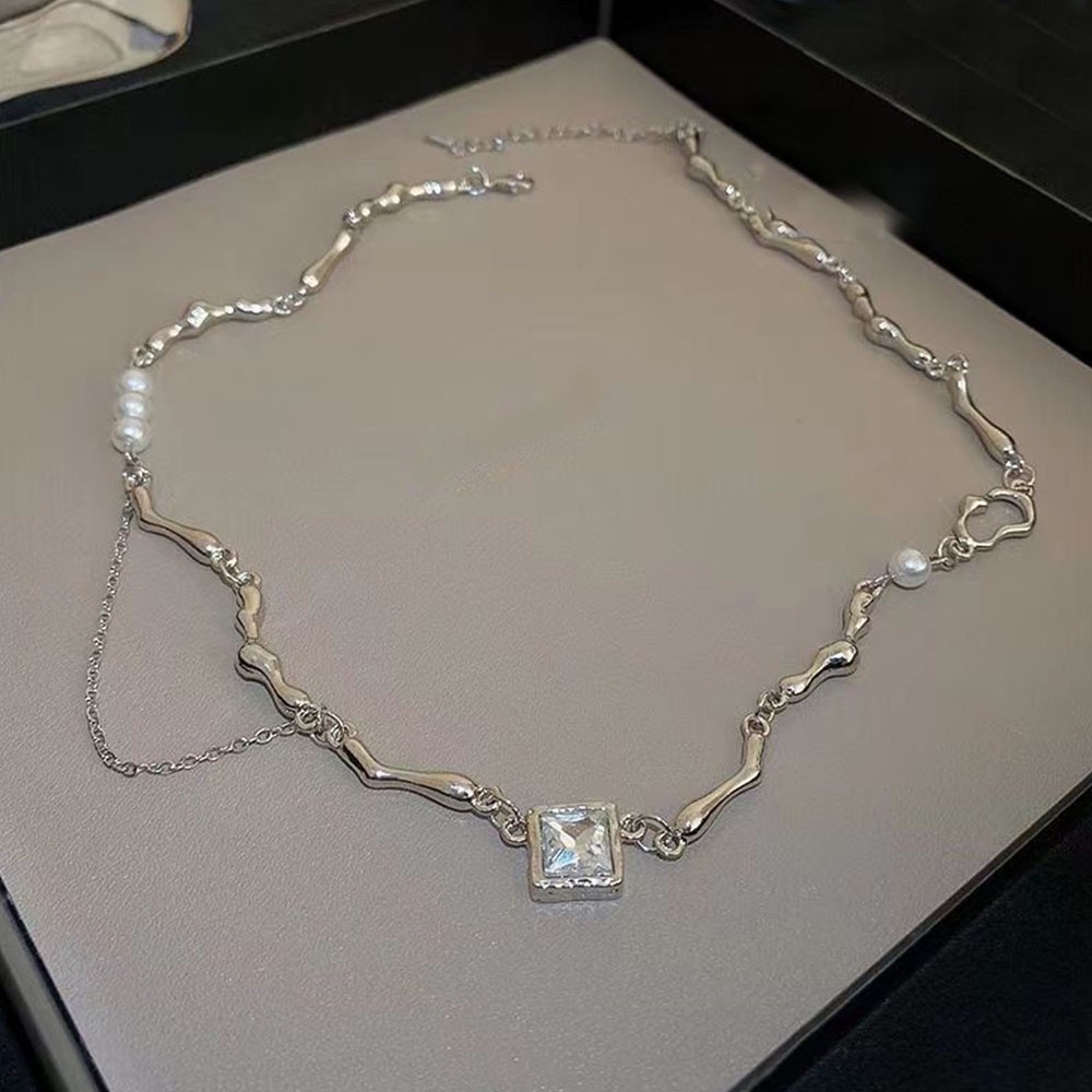 Kalung Liontin Kristal Kotak Hitam Putih Untuk Wanita Perhiasan Geometris Warna Perak Statement Choker Aksesoris Fashion