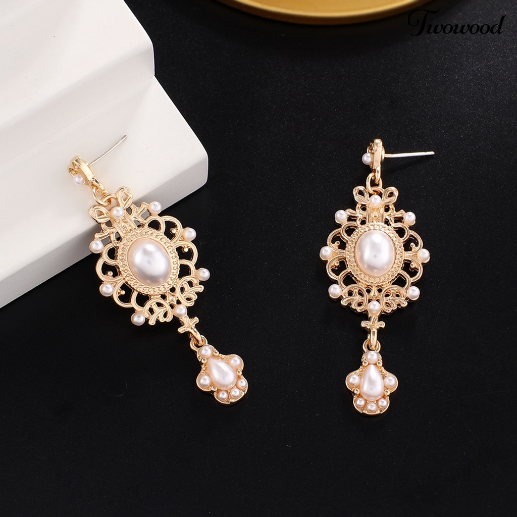 Twowood 1pasang Anting Menjuntai Desain Pengadilan Kerajaan Mutiara Imitasi Pola Geometris Temperamen Klasik Berdandan Hias Pengadilan Retro Baroque Stud Earrings Perhiasan Fashion