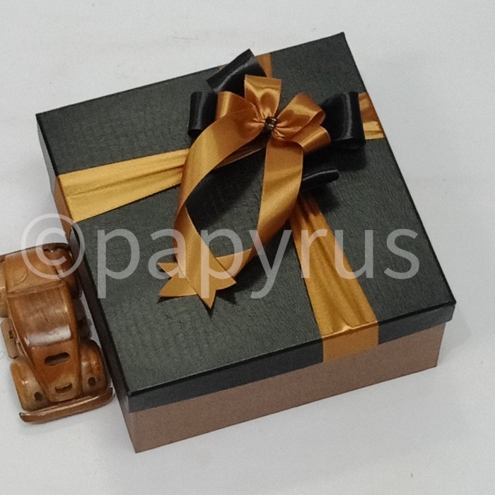 

⭐BISA COD⭐ PAPYRUS Kombinasi 22,5x22,5 Tinggi 10cm Kotak Kado Gift Box - Slide Foto 1