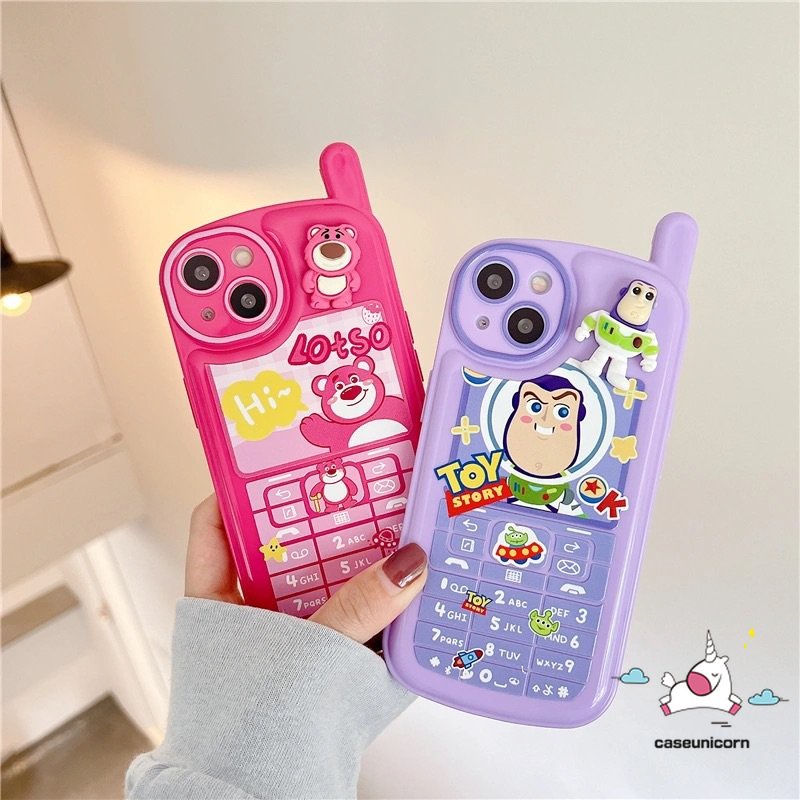IPHONE Kartun Boneka 3D Kepribadian Retro Telepon Bentuk Case Kompatibel Untuk Iphone11 13 14 12 Pro MAX XR 7 8 Plus X XS MAX SE 2020 Lucu Toy Story Strawberry Bear Manyo Glossy Lembut Tpu Cover