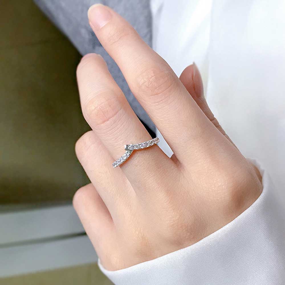 Gaya Korea Elegan Bentuk V Zirkon Perak Baja Titanium Wanita Fashion Perhiasan Pernikahan Pertunangan Rings Adjustable Size