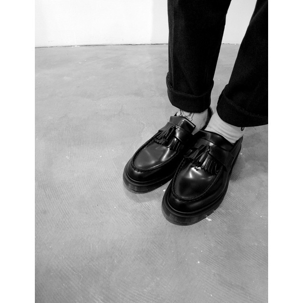 Sepatu Dr. Martens Adrian Tassel Black Polish
