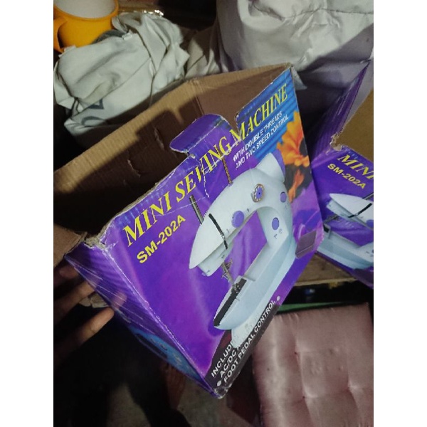 Kardus bekas Mesin jahit mini portable / Theo R