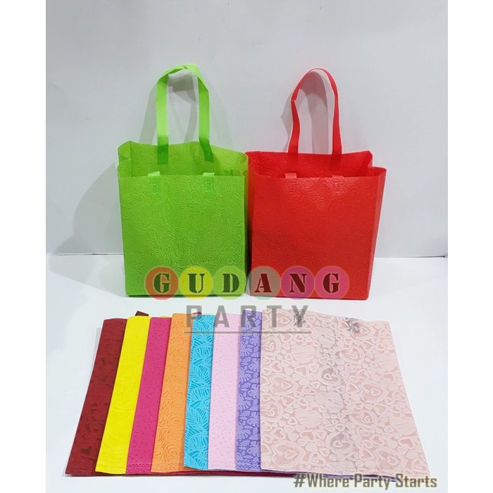 

⭐BISA COD⭐ Spunbond HSH 22 Embos/Tas Bingkisan/Goody Bag/Tas Souvenir/ Hampers