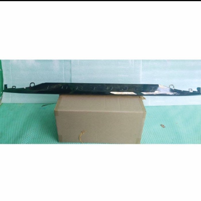 trunklid black chrome fortuner facelift original