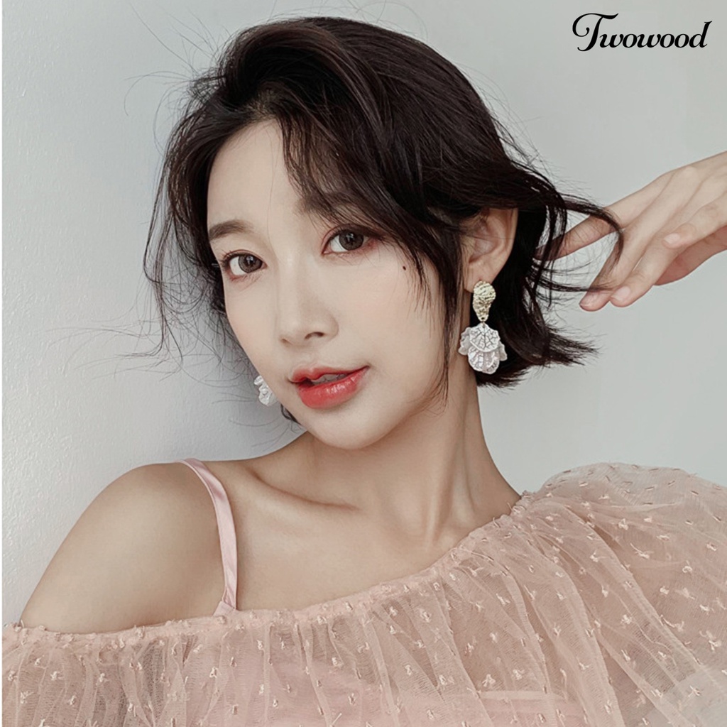 Twowood 1pasang Drop Earrings Kepribadian Hadiah Ulang Tahun Gaya Korea Temperamen Shell Putih Kelopak Bunga Stud Earrings Perhiasan Aksesori