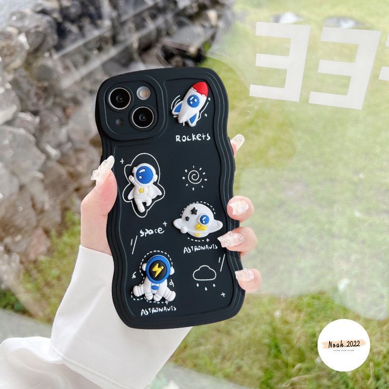 IPHONE Casing Kartun Tepi Bergelombang Kompatibel Untuk Iphone14Plus11 Pro Max7 6s 8 6 Plus 11 13 12 14 Pro Max XR X XS Max SE 2020 Boneka 3D Lucu Astronot Space Soft Tpu Phone Cover