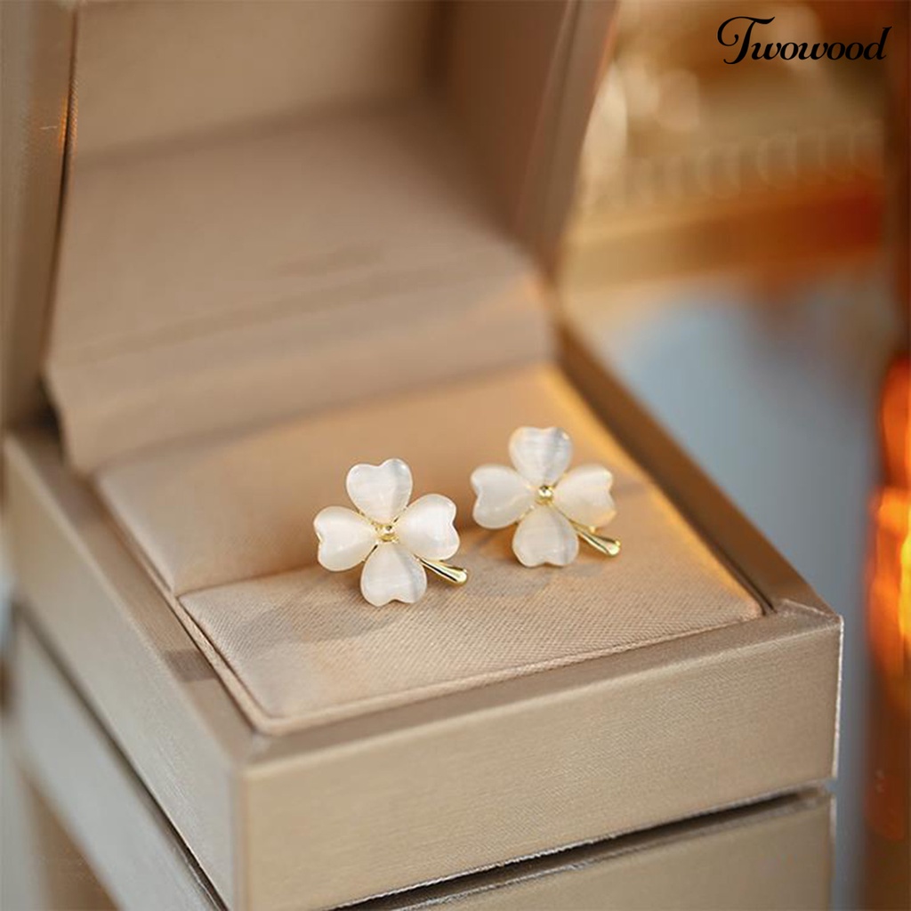 Twowood 1pasang Ear Studs Faux Opal Makna Keberuntungan Desain Sederhana Temperamen Empat Daun Semanggi Stud Earrings Aksesoris Fashion