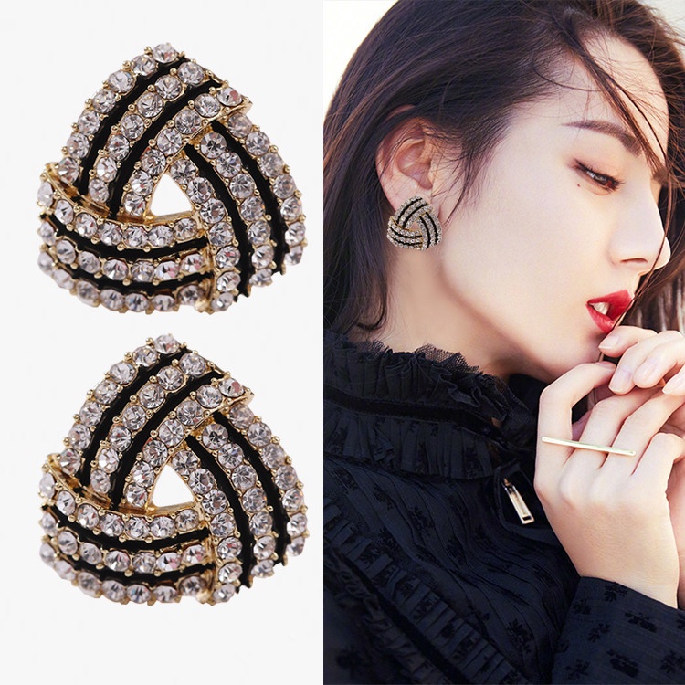 S925 Jarum Perak Gaya Baru Korea Segitiga Berlian Anting Temperamen Hitam Gaya Keren Anting-Anting Geometris Anting-Anting Wanita