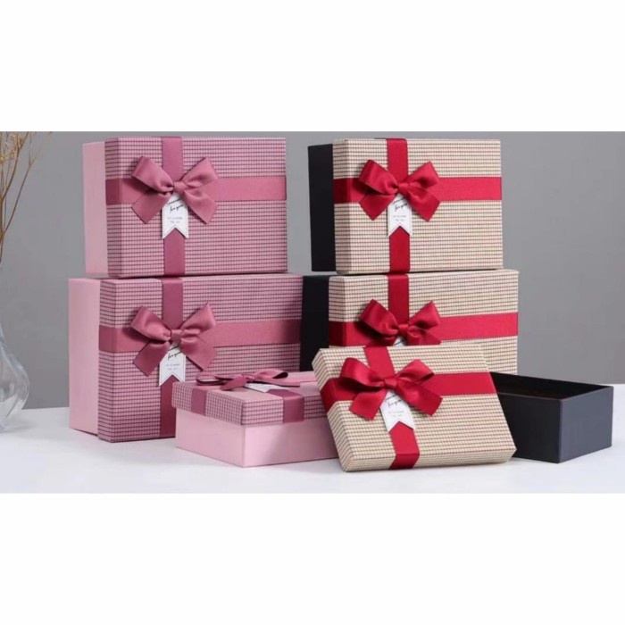 

⭐BISA COD⭐ Hard Gift Box Kotak 17 10640/41/42 - Cream, S