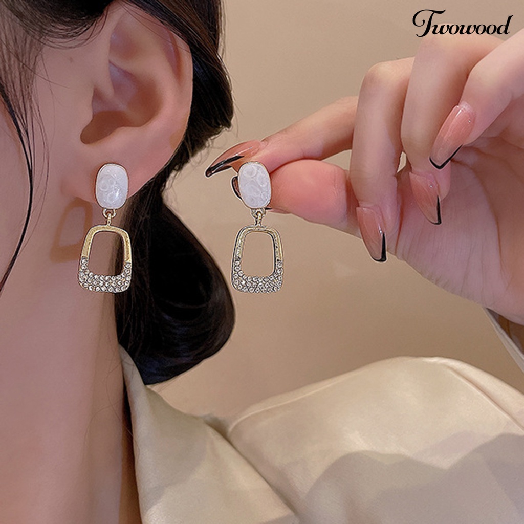 Twowood 1pasang Drop Anting Geometris Berongga Persegi Elegan Berlian Imitasi Tertanam Berlian Imitasi Bertatahkan Perhiasan Fashion