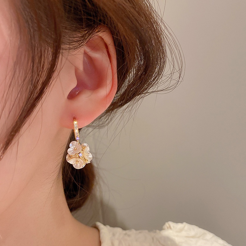 Anting Zirkon Bunga Bulat Temperamen Elegan lady Korea