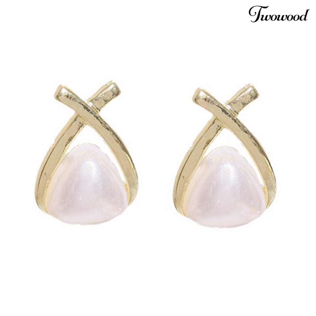 Twowood 1pasang Anting Stud Geometris Segitiga Gaya Korea Temperamen Mutiara Imitasi Ear Studs Perhiasan Aksesori