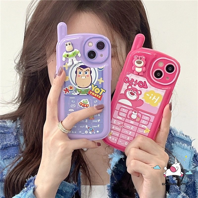 IPHONE Kartun Boneka 3D Kepribadian Retro Telepon Bentuk Case Kompatibel Untuk Iphone11 13 14 12 Pro MAX XR 7 8 Plus X XS MAX SE 2020 Lucu Toy Story Strawberry Bear Manyo Glossy Lembut Tpu Cover