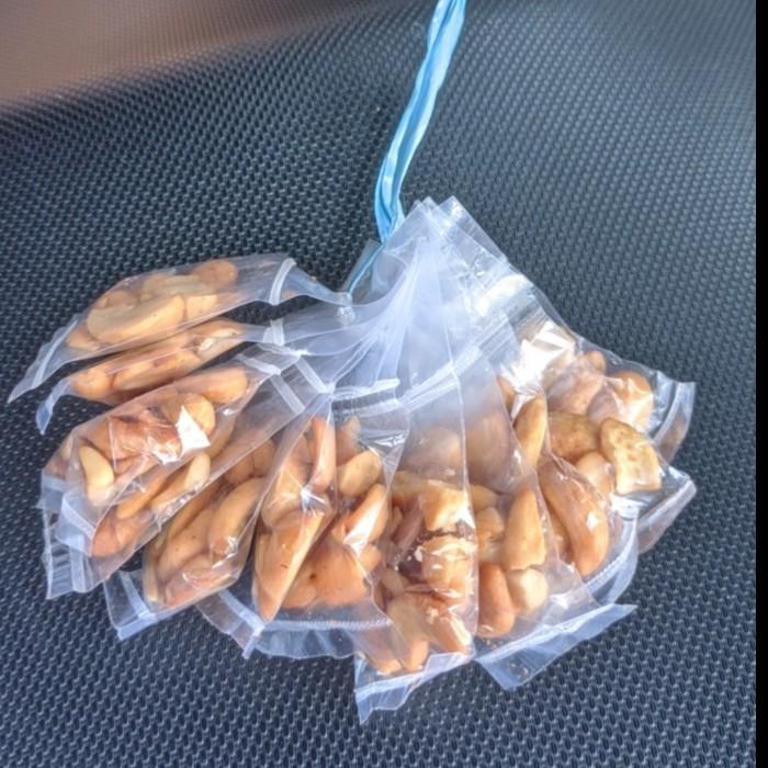 

kacang mete seribu untuk di jual di warung