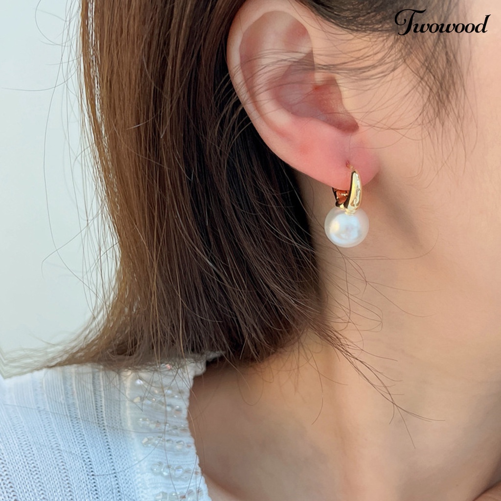 Twowood 1pasang Anting Pejantan Temperamen Geometris Vintage Gaya Hong Kong High Gloss Hias Elegan Faux Pearl Hoop Earrings Aksesoris Wanita