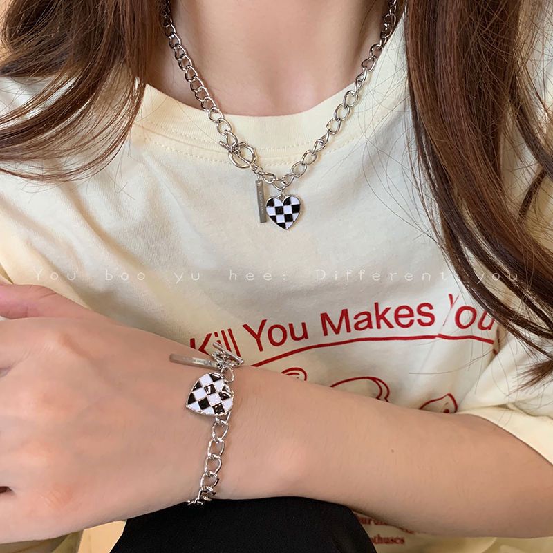 Baru Checkerboard Kalung Cinta Liontin Gelang Set Trendi Keren Panas Gadis Sweater Rantai Sweater Rantai Perubahan Suhu Kalung Wanita