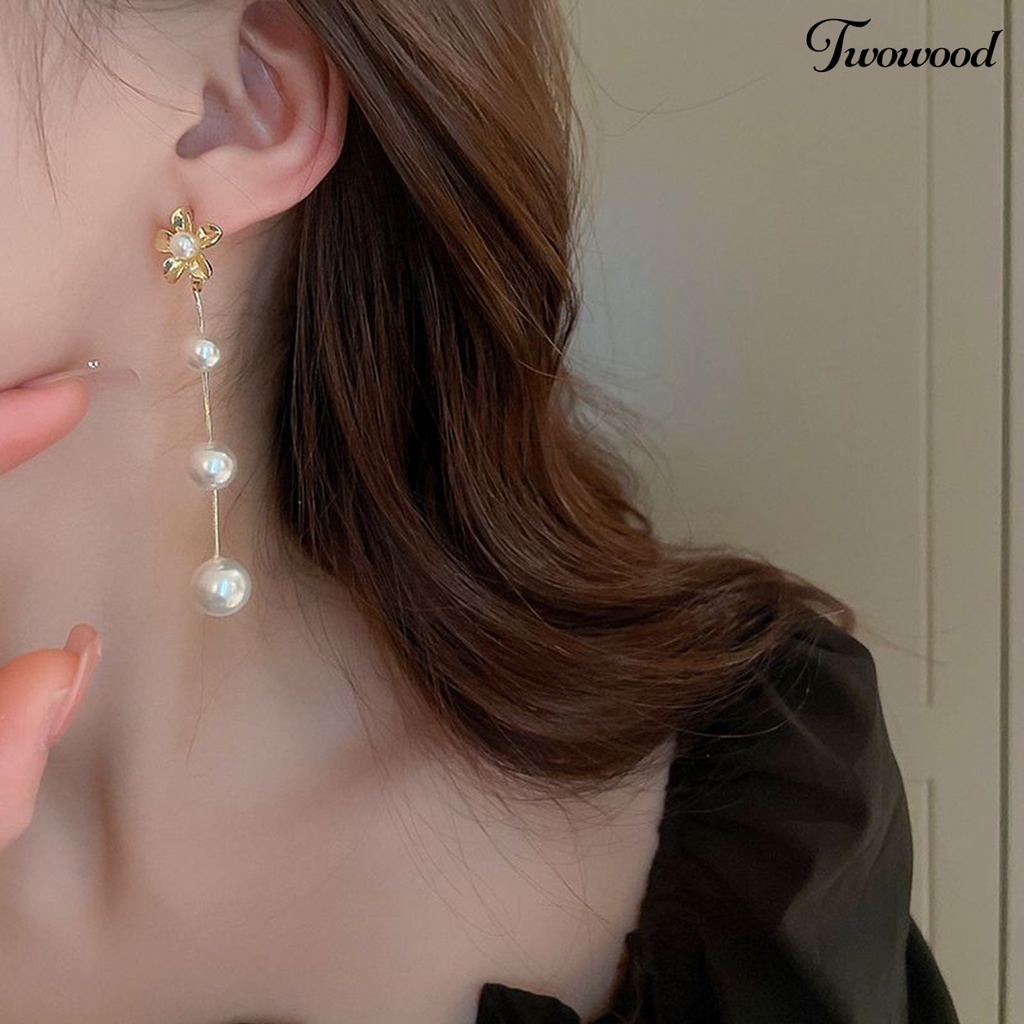 Twowood 1pasang Anting Pejantan Bunga Emas Dainty Elegan Berkilau Mutiara Imitasi Rumbai Menjuntai Anting Fashion Perhiasan