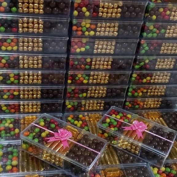 

Terlaris ✨ -Paket Cokelat Lebaran / Parcel coklat Mix Lagie Toples sekat 3 /3D - choco stick- 2.2.23