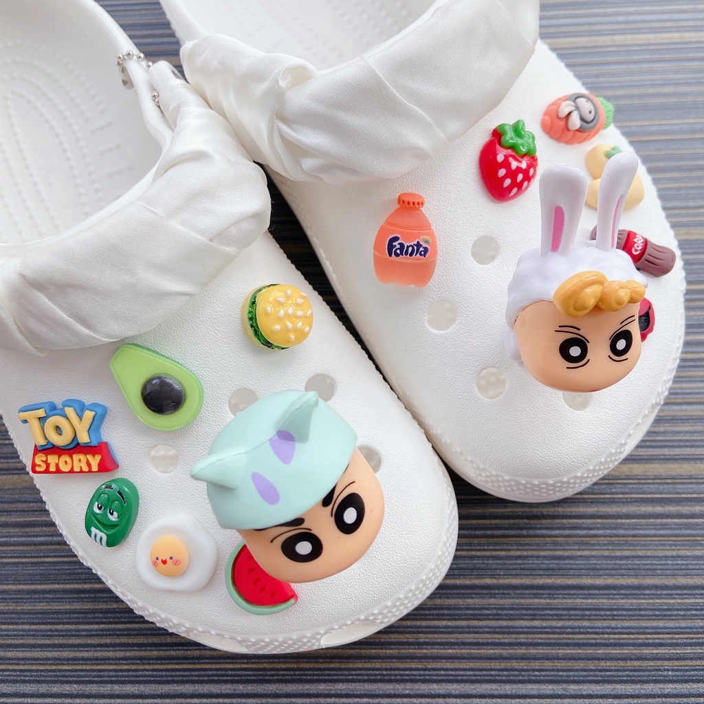 @shinydiy Crayon Shin-chan Crocs Jibbitz Set Stiker Crocs Charm Lucu DIY Aksesoris Gesper Sepatu Kompatibel Dengan Crocs Jibbitz | asesoris wanita｜crocs jibbitz